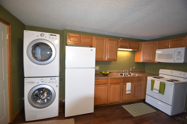 Remodeled unit ft. in-unit w/d - 409 - 531 13th Ave Apartments