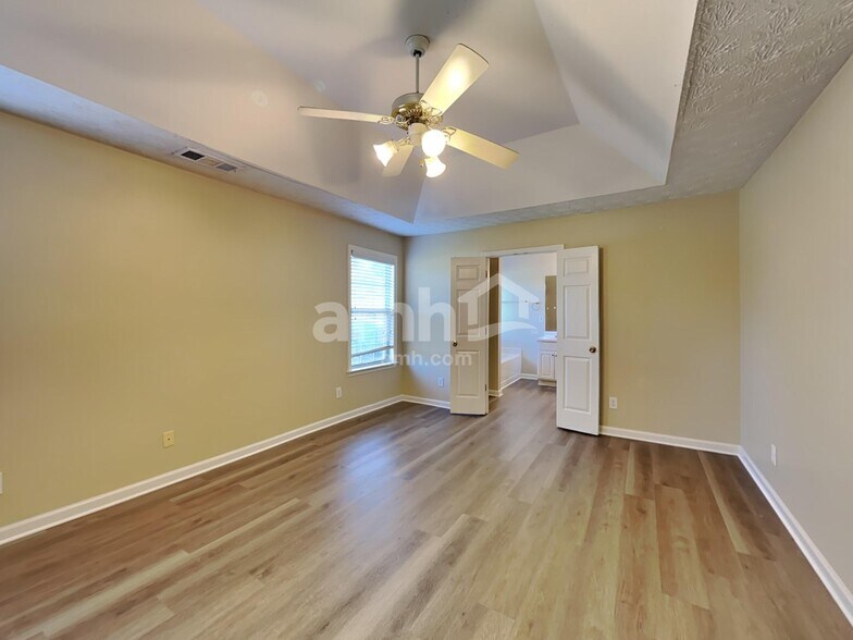 Building Photo - 820 Whitecrest Ct