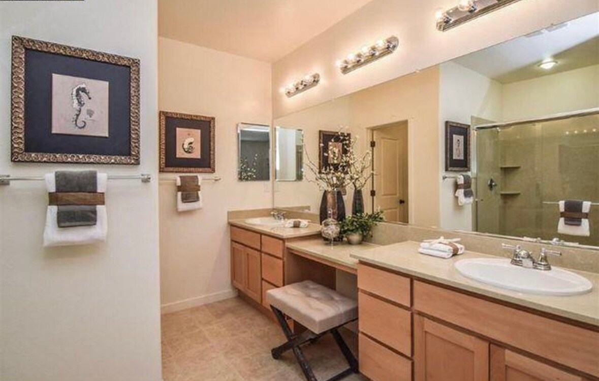 Master bath - 170 N N St