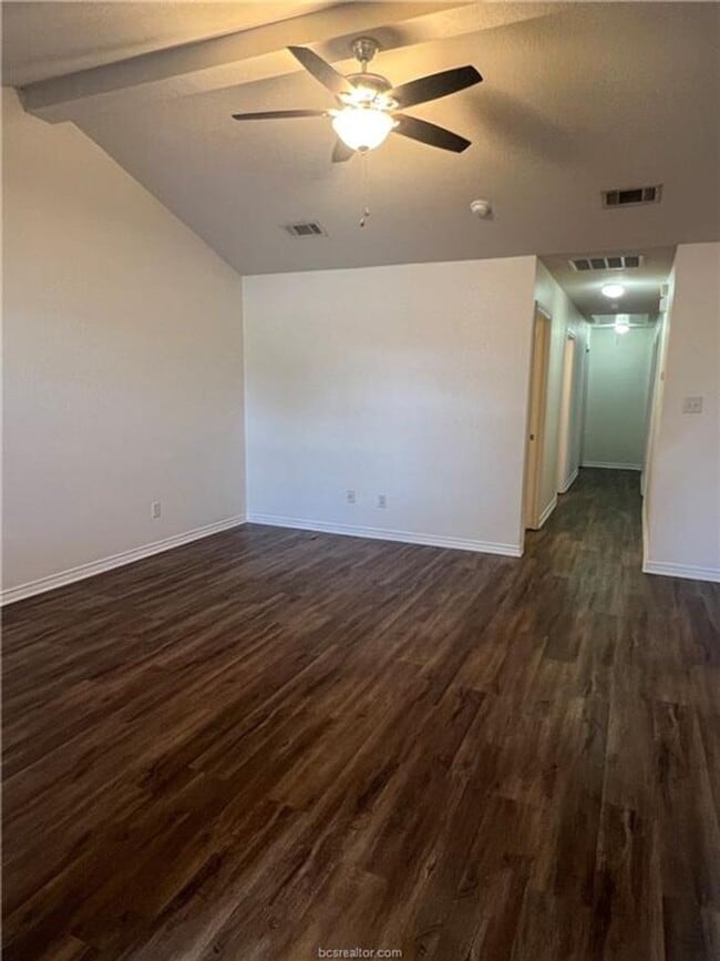 Building Photo - 3 Bed, 3 Bath Duplex in College Station