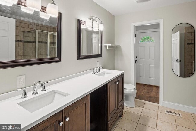 Building Photo - 2201 Alvin Ave