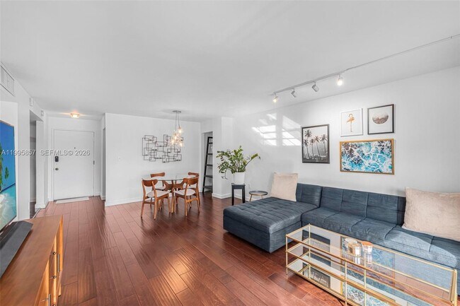 Building Photo - 1658 Bay Rd