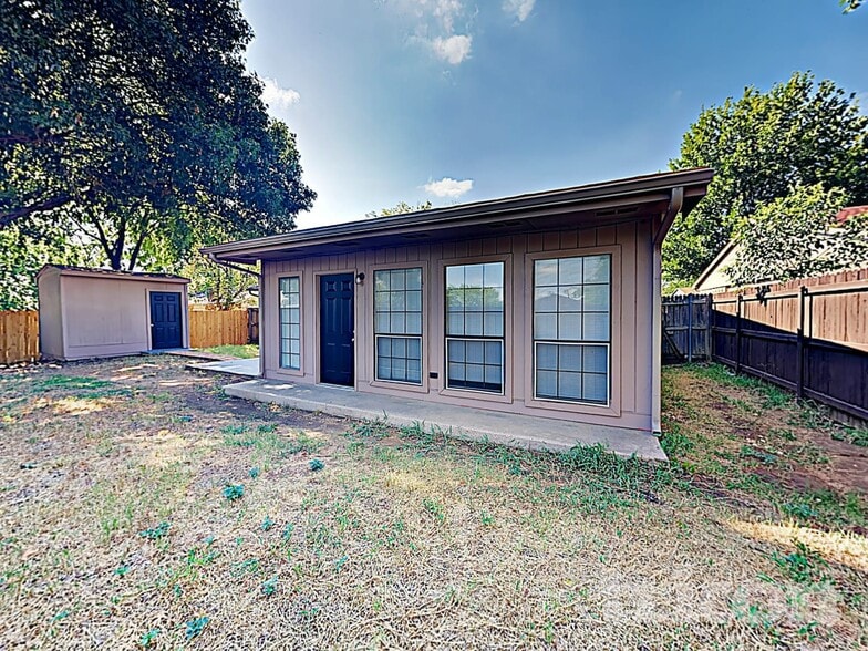 Building Photo - 7309 Hedge Dr
