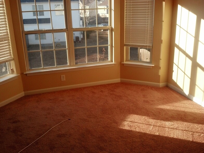 Building Photo - 132 Benfield Cir