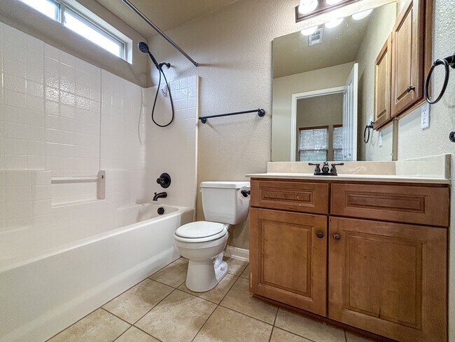 Building Photo - 1908 Tanger Ter