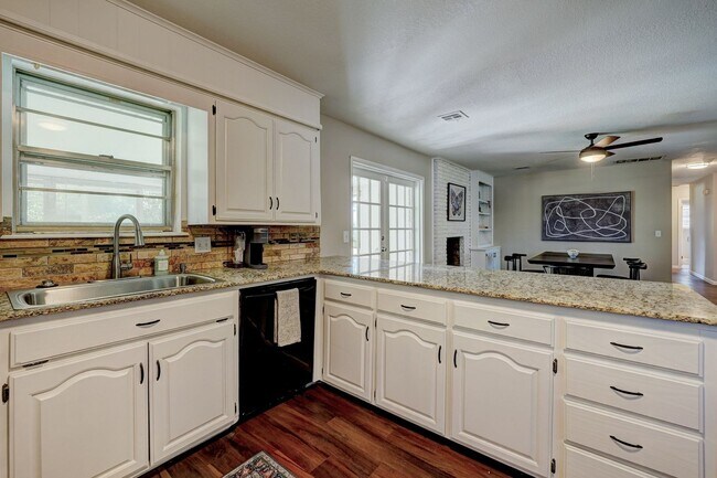 Building Photo - Turnkey Gem: Fully Furnished 5-Bedroom Home with Spacious Layout and Corner Lot!