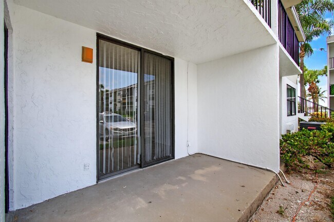 Building Photo - 714 Executive Center Dr