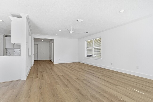 Building Photo - 1135 Eden Park Ln