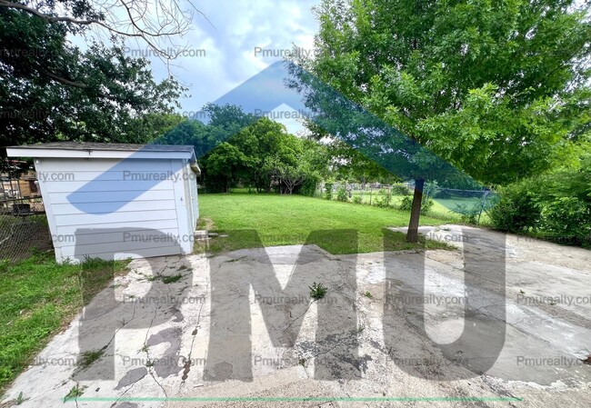 Building Photo - COMING SOON! 3-bedroom, 1-bathroom house l...