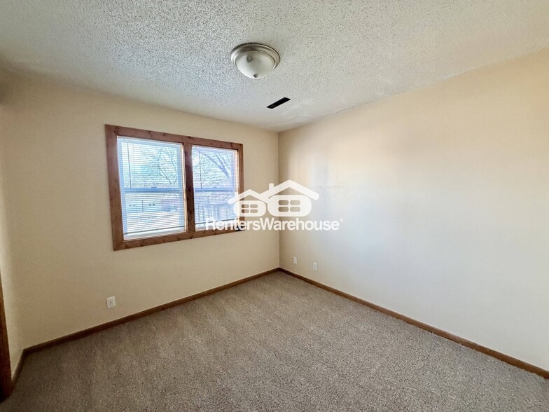 Building Photo - 303 S Madison St