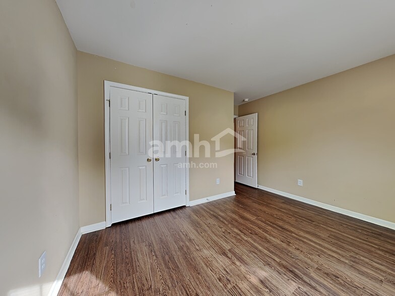 Building Photo - 127 Bathurst Ln