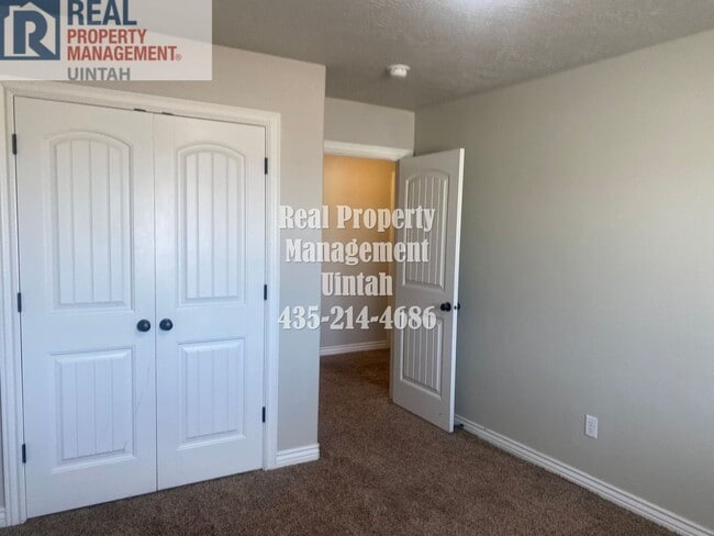 Building Photo - 3 bed 2.5 bath townhome in Fox Run