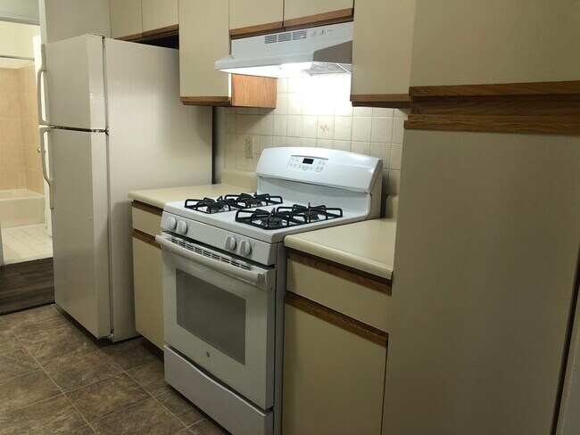 Building Photo - 383 Huse Rd