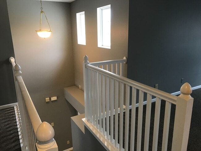 Building Photo - Plainfield - 3 BR + loft