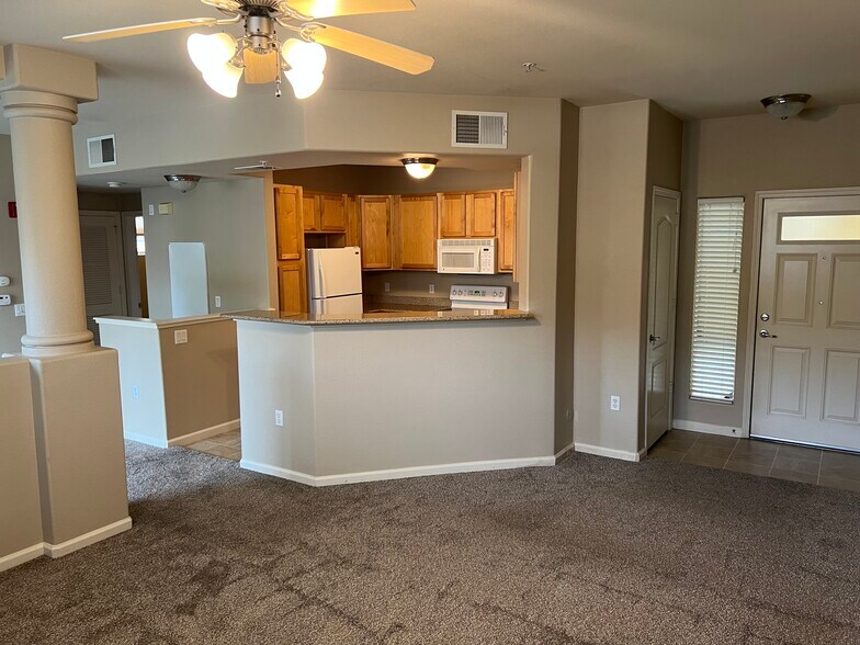 Building Photo - 1900 Danbrook Dr. #823
