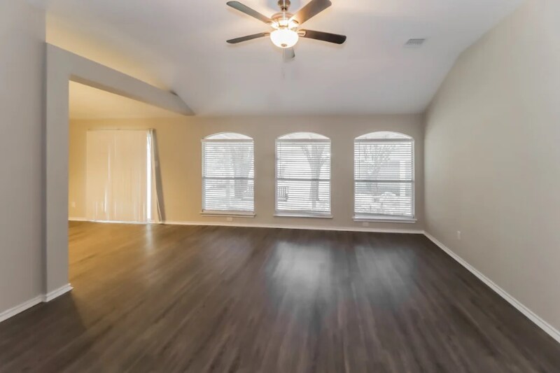 Building Photo - 2634 Hill Street Cove