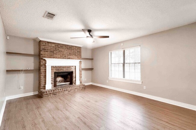 Building Photo - Charming 3-Bedroom Home with In-Ground Poo...