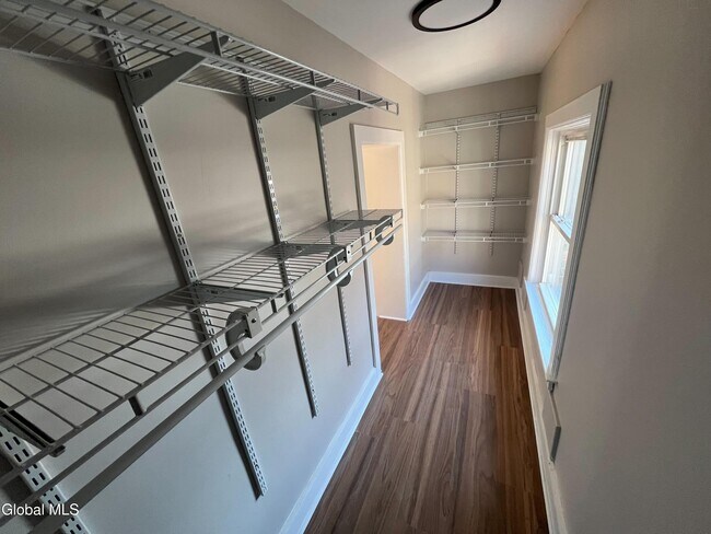 Building Photo - 326 State St