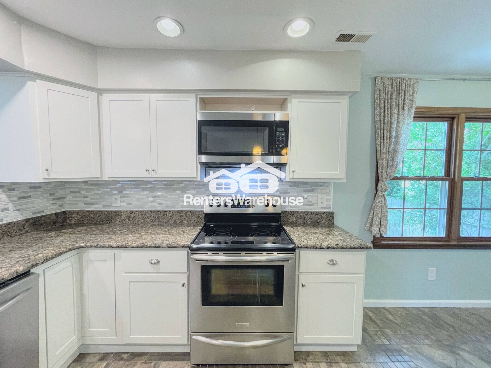Building Photo - 2045 Cheshire Forest Ct