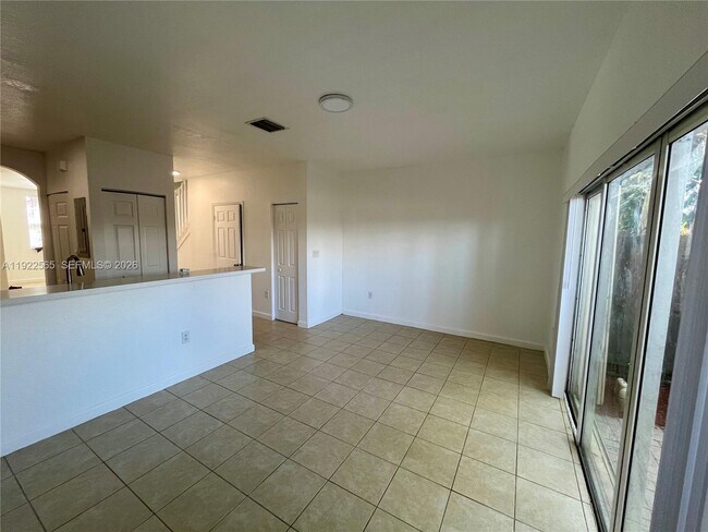 Building Photo - 1550 NE 33rd Ave