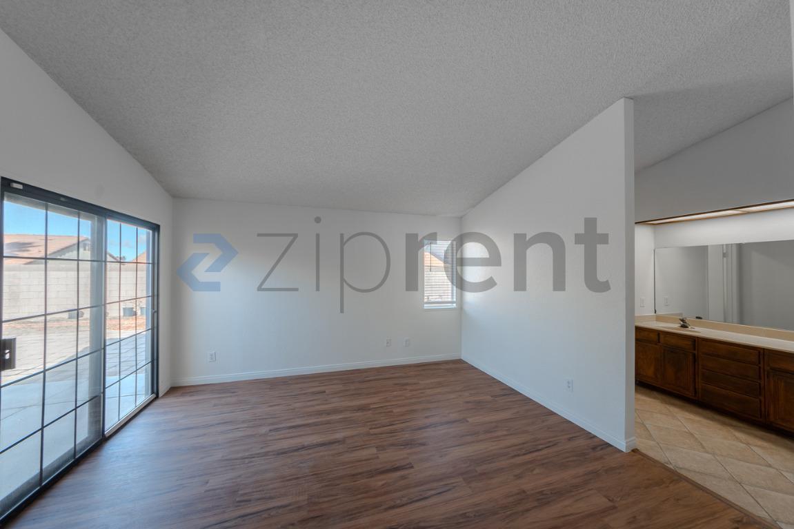 Building Photo - 5327 Meredith Ave