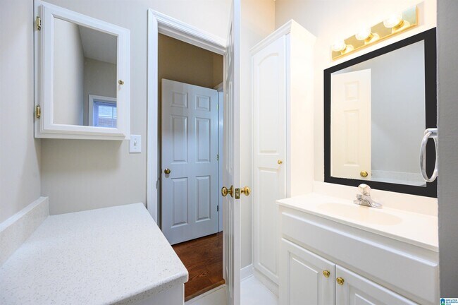 Building Photo - 1525 Jacobs Cir