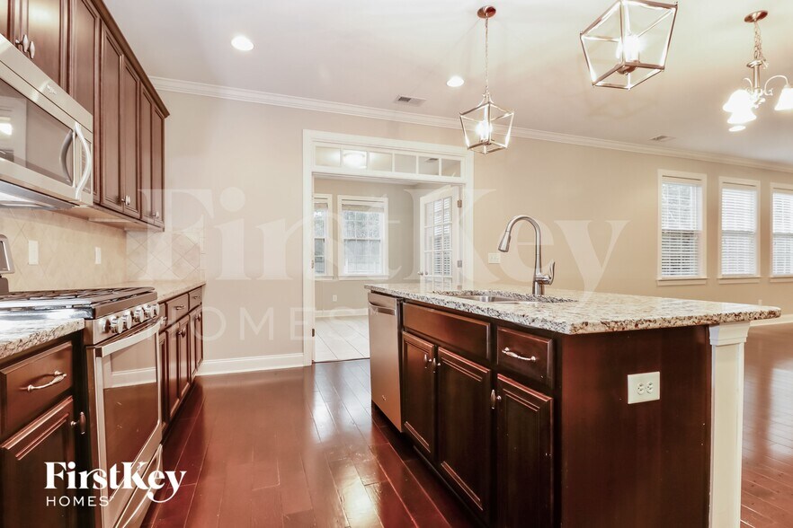Building Photo - 373 Fox Ridge Ln
