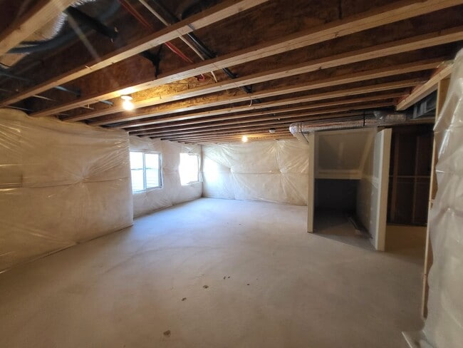 Building Photo - 3 Bedroom Townhome