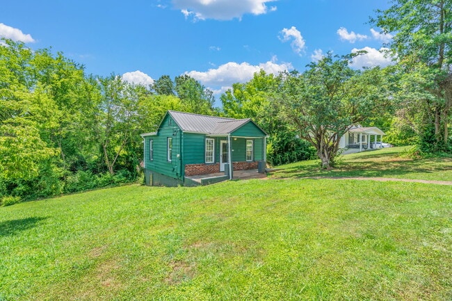 Building Photo - 4100 Garnet Dr