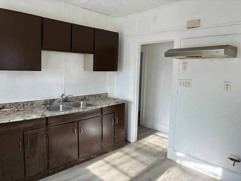 Kitchen - 3700 N 15th St