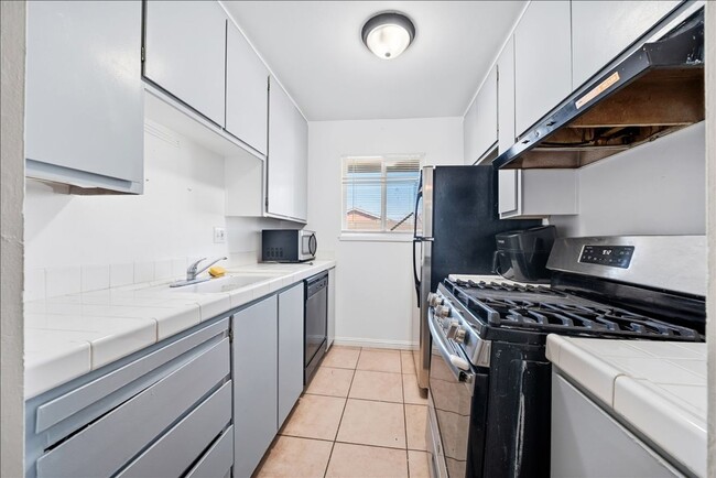 Building Photo - 4617 Palm Ave