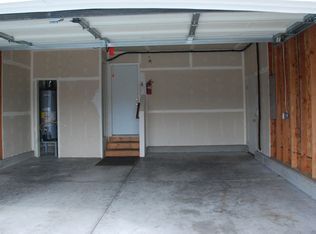 Building Photo - 4 bed 2 bath multi-level in Central CDA ( new carpet)