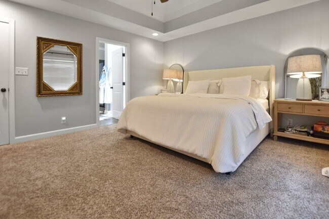 Building Photo - Pet Friendly Four Bedroom!