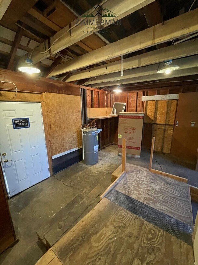 Building Photo - Newly remodeled house in a quiet neighborhood in Springfield