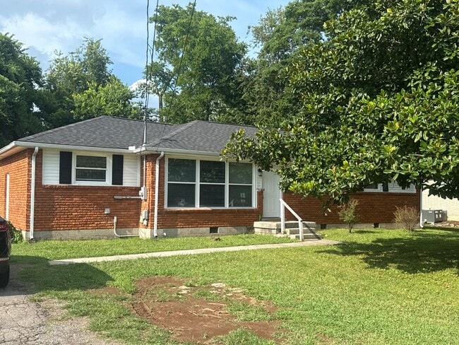 Primary Photo - Awesome 4 or 5 Bedroom with 1.5 bath