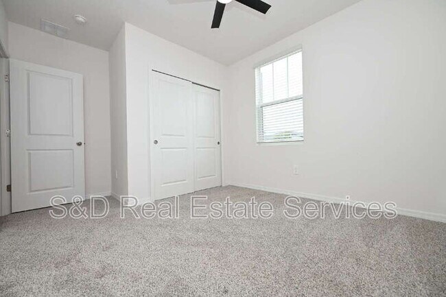 Building Photo - 2106 Rosewood Dr