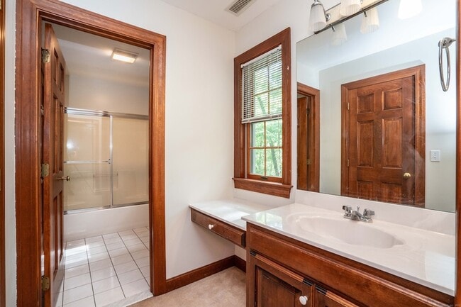 Building Photo - 3 Eton Pl