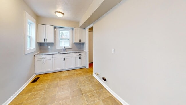 Building Photo - Old Brooklyn - 3 Bedroom Single Family Home