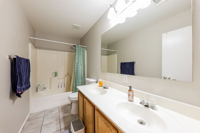 Building Photo - 5945 N 73rd Dr
