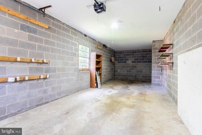 Building Photo - 6627 Hazel Ln