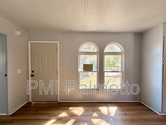 Building Photo - 3911 Persimmon St