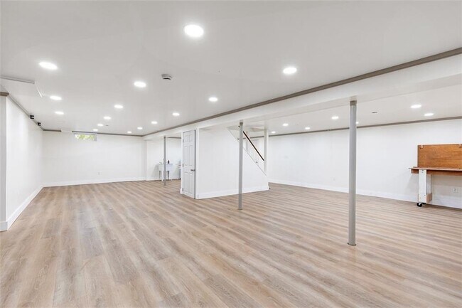 Building Photo - 2 Wardlaw Ct