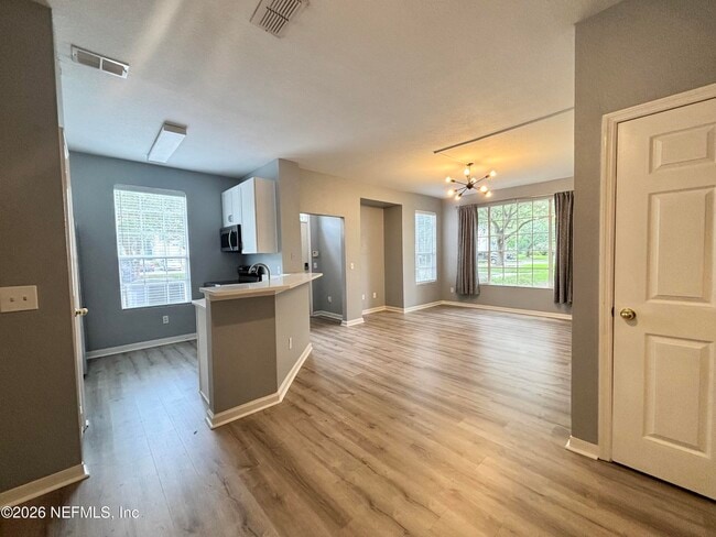 Building Photo - 13703 Richmond Park Dr N