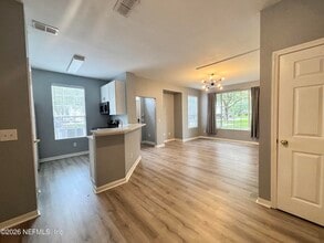 Building Photo - 13703 Richmond Park Dr N