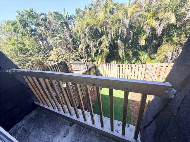 Building Photo - 6131 SW 42nd Ct