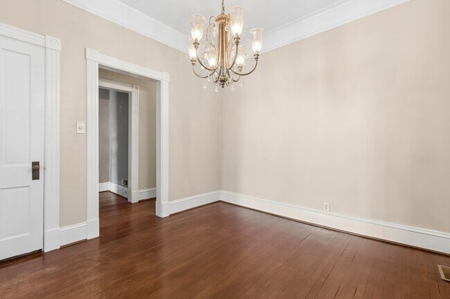 Building Photo - 437 Dinwiddie St