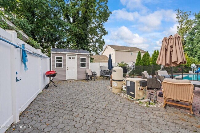 Building Photo - 7 Linden Ave