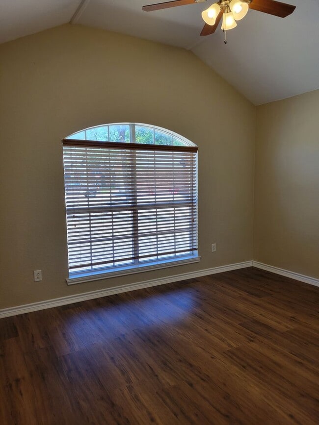 Building Photo - Huge 1/2 acre lot on cul de sac!  White Rock Estates!