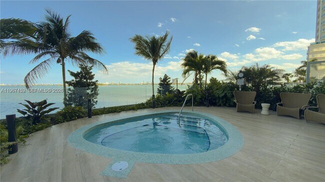 Building Photo - 711 NE 23rd Terrace