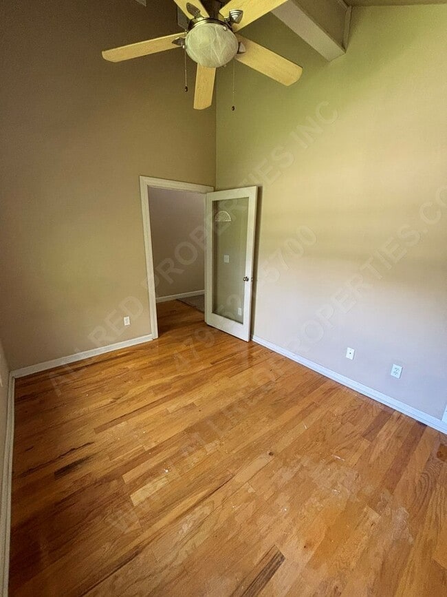 Building Photo - Spacious Living: 3 bed 1 bathroom Fayettev...